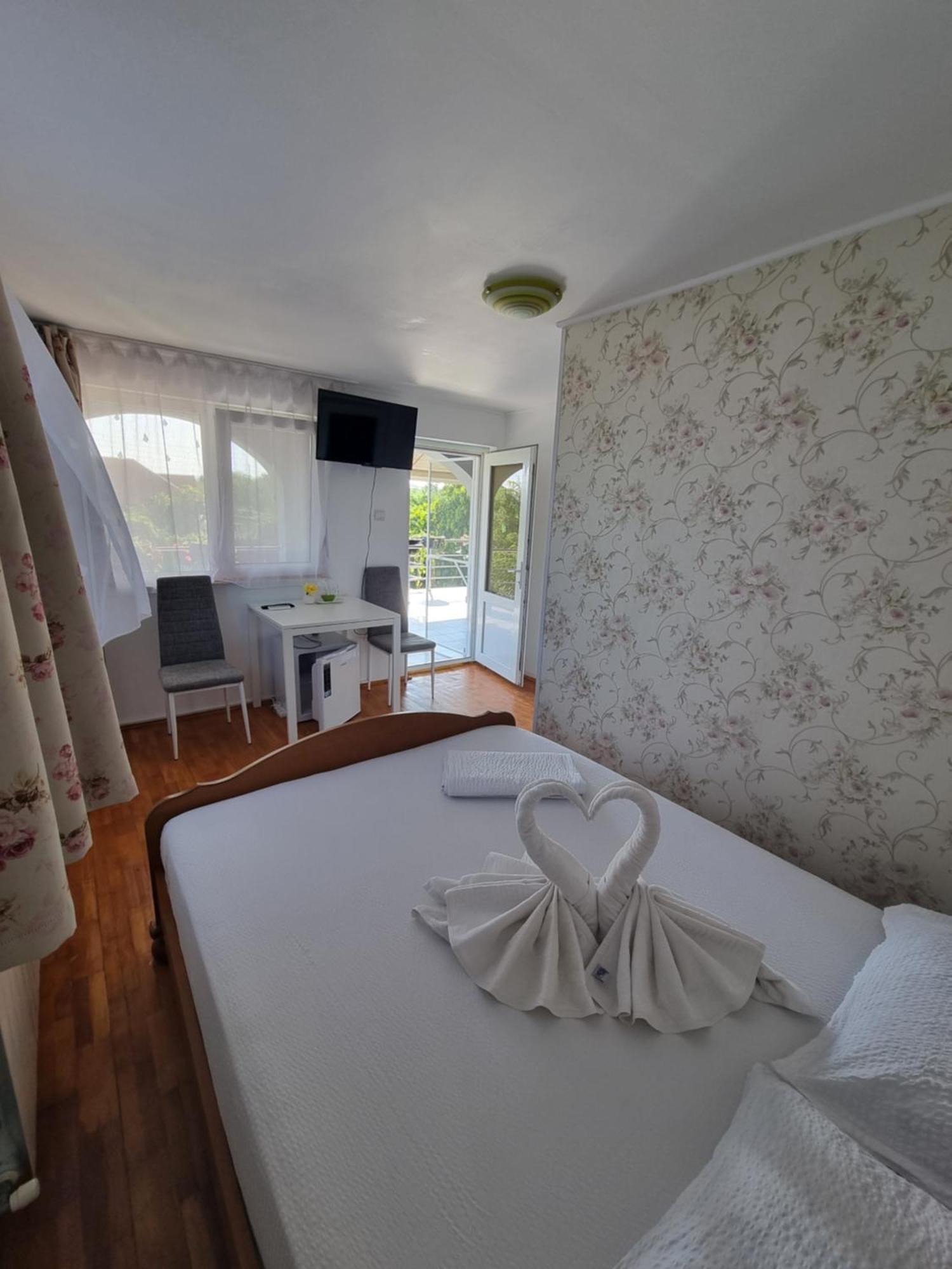 Casa Cu Trandafiri *