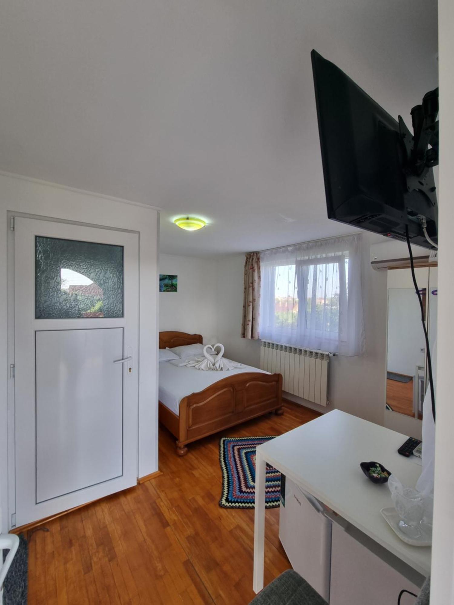 Casa Cu Trandafiri